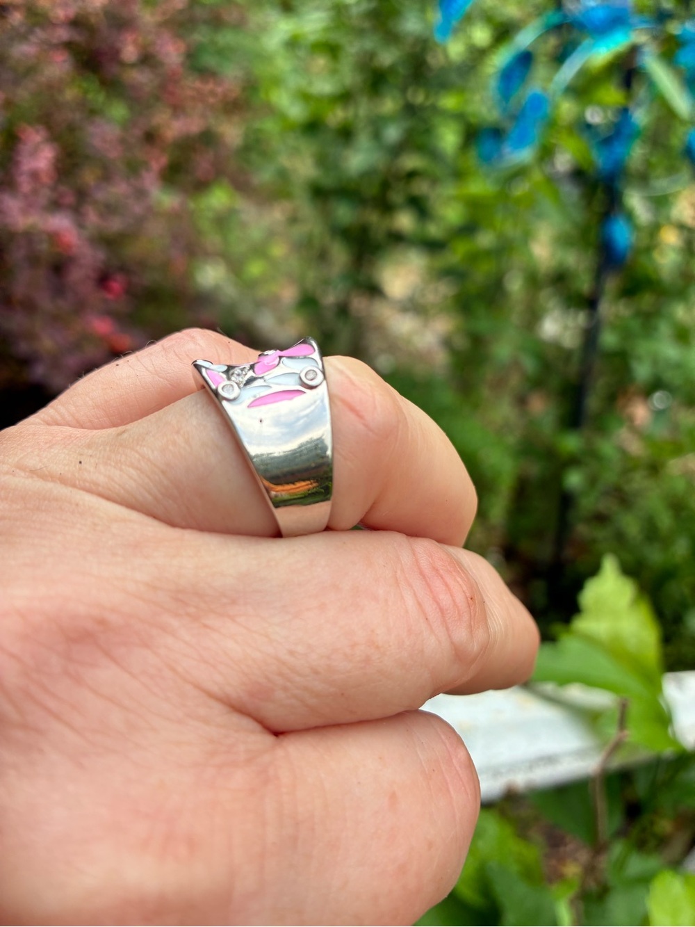 🌸 Pink & White Floral Enamel Band Ring with Crystal Accents - Picture 5 of 7